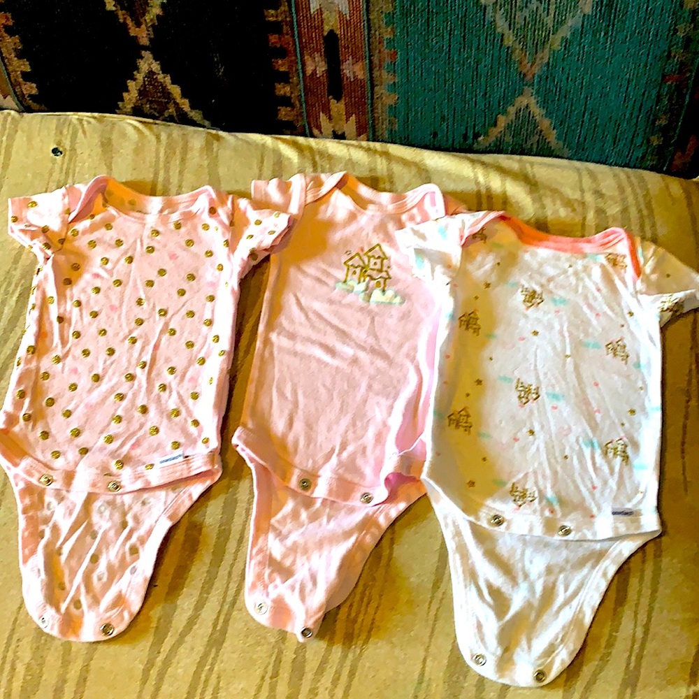Infant onesies:0/3 mo.